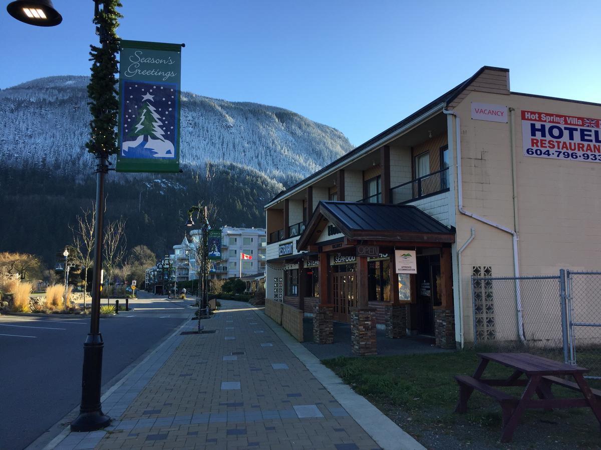 Spring Villa Hotel Harrison Hot Springs Exterior foto