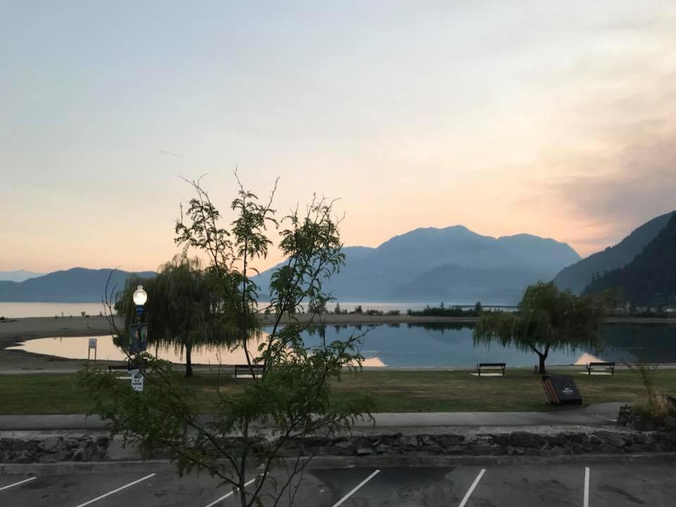 Spring Villa Hotel Harrison Hot Springs Exterior foto